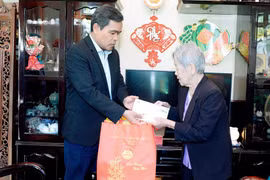 Bí thư Tỉnh ủy Hồ Văn Niên thăm, chúc Tết gia đình các đồng chí nguyên lãnh đạo tỉnh và Quân đoàn 34