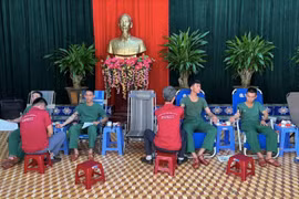 Hơn 100 cán bộ, chiến sĩ Lữ đoàn Tăng thiết giáp 273 hiến máu tình nguyện