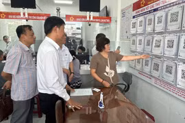 Ban Pháp chế HĐND tỉnh giám sát hoạt động tại Trung tâm Phục vụ hành chính công xã Tuy Phước. 