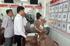 Ban Pháp chế HĐND tỉnh giám sát hoạt động tại Trung tâm Phục vụ hành chính công xã Tuy Phước. 