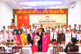 Ủy ban MTTQ Việt Nam xã Tuy Phước Tây khóa I ra mắt Đại hội. 