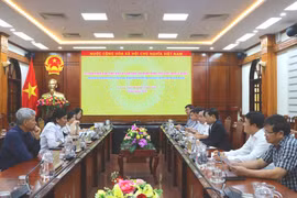 Phó Chủ tịch UBND tỉnh Nguyễn Tự Công Hoàng làm việc với Đoàn công tác Ngân hàng Thế giới.