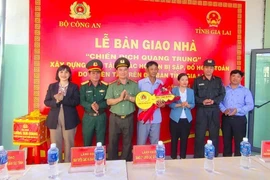 Công an tỉnh Gia Lai bàn giao nhà "Chiến dịch Quang Trung" cho người dân.