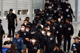 Các công dân Hàn Quốc bị trục xuất có mặt tại sân bay Incheon sáng 18-10. Ảnh: Yonhap/Nguồn: vov.vn