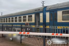 Hiện trường vụ nổ tại nhà ga tàu hỏa ở Ovruch, Ukraine. Ảnh: UNN