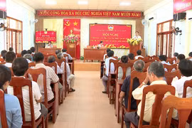 Quang cảnh buổi tiếp xúc cử tri tại xã Kim Sơn. Ảnh: H.H