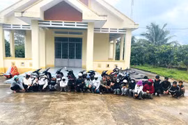 Công an xã Hra ngăn chặn kịp thời nhóm thanh thiếu niên livestream khi điều khiển xe tốc độ cao.