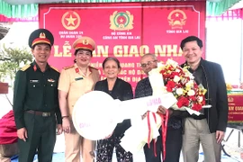 Phó Chủ tịch Thường trực HĐND tỉnh Trương Văn Đạt dự lễ bàn giao nhà “Chiến dịch Quang Trung” tại xã Tuy Phước Bắc