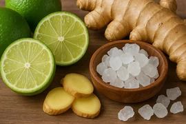Tăng đề kháng cho cơ thể từ thức ngâm chanh-gừng-đường phèn.