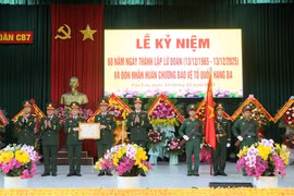 Lữ đoàn Công binh 7 đón nhận Huân chương Bảo vệ Tổ quốc hạng Ba.