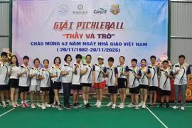 Học sinh và giáo viên Trường THCS Nguyễn Huệ rạng rỡ tham dự lễ khai mạc Giải Pickleball chào mừng Ngày Nhà giáo Việt Nam 20/11 tại sân 52 Sports (Gia Lai).