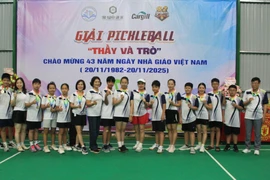 Học sinh và giáo viên Trường THCS Nguyễn Huệ rạng rỡ tham dự lễ khai mạc Giải Pickleball chào mừng Ngày Nhà giáo Việt Nam 20/11 tại sân 52 Sports (Gia Lai).