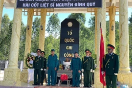 Đảng bộ, chính quyền và nhân dân xã Tuy Phước Bắc cùng gia đình trang trọng tổ chức lễ truy điệu và an táng hài cốt liệt sĩ Nguyễn Đình Quý. Ảnh: Hải Yến