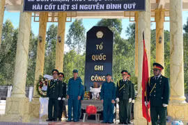 Đảng bộ, chính quyền và nhân dân xã Tuy Phước Bắc cùng gia đình trang trọng tổ chức lễ truy điệu và an táng hài cốt liệt sĩ Nguyễn Đình Quý. Ảnh: Hải Yến