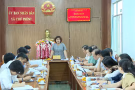 Kiểm tra thực tế hoạt động tại Trung tâm Phục vụ hành chính công xã Chư Prông. 