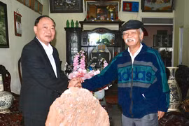 Bí thư Tỉnh ủy Gia Lai Thái Đại Ngọc thăm, tặng quà các đồng chí nguyên Bí thư Tỉnh ủy