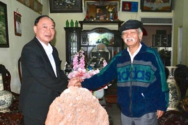 Bí thư Tỉnh ủy Gia Lai Thái Đại Ngọc thăm, tặng quà các đồng chí nguyên Bí thư Tỉnh ủy