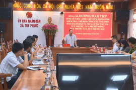 Đồng chí Dương Mah Tiệp-Phó Chủ tịch UBND tỉnh Gia Lai chỉ đạo công tác ứng phó bão Kalmaegi tại UBND xã Tuy Phước.