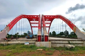Các đơn vị thi công cầu trên tuyến đường hành lang kinh tế phía Đông tỉnh Gia Lai (đoạn qua xã Biển Hồ).