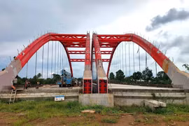 Các đơn vị thi công cầu trên tuyến đường hành lang kinh tế phía Đông tỉnh Gia Lai (đoạn qua xã Biển Hồ).