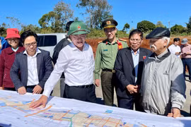 Chủ tịch UBND tỉnh Phạm Anh Tuấn kiểm tra thi công Dự án đường Nguyễn Văn Linh.