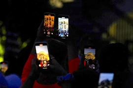 Lực lượng Phòng vệ Israel cấm sử dụng điện thoại Android trong liên lạc quân sự.