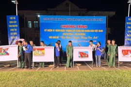 Giao lưu “Tiếp bước truyền thống cha anh” tại xã Ia Dom.