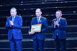 Nguyên Giám đốc Sở Nội vụ tỉnh Gia Lai được tôn vinh trong Chương trình “Hồ Chí Minh - Hành trình khát vọng 2025”