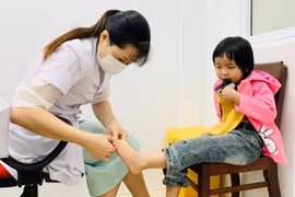 Đối tượng có nguy cơ mắc bệnh tay chân miệng cao nhất là trẻ em dưới 5 tuổi. Ảnh: Như Nguyện