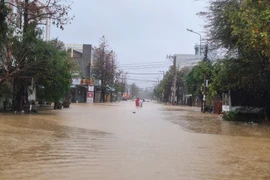 Những điều cần lưu ý khi “sống chung” với mưa lũ.
