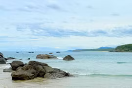 Dự báo ngày và đêm 23-10, vùng biển của tỉnh Gia Lai có mưa rào và giông rải rác. Ảnh: M.T