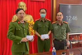 Lãnh đạo Công an tỉnh Gia Lai thăm cán bộ chiến sĩ bị thương khi thực hiện nhiệm vụ.