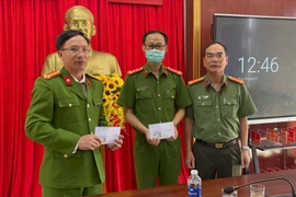 Lãnh đạo Công an tỉnh Gia Lai thăm cán bộ chiến sĩ bị thương khi thực hiện nhiệm vụ.