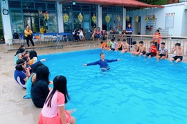 Việc ban hành chương trình và tài liệu hướng dẫn dạy bơi an toàn nhằm thống nhất về nội dung, giúp các địa phương, cơ sở giáo dục tổ chức thực hiện đồng bộ.