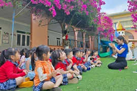 Quy định các khoản thu dịch vụ phục vụ hỗ trợ hoạt động GD&ĐT phải được cơ quan có thẩm quyền quyết định. Ảnh minh họa: M.T