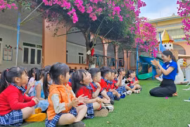 Quy định các khoản thu dịch vụ phục vụ hỗ trợ hoạt động GD&ĐT phải được cơ quan có thẩm quyền quyết định. Ảnh minh họa: M.T