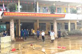 Đoàn y tế tỉnh Gia Lai hỗ trợ khử khuẩn toàn diện, giúp Bệnh viện Phục hồi chức năng Thái Nguyên sớm khôi phục điều kiện an toàn để tiếp nhận bệnh nhân trở lại. Ảnh: ĐVCC