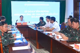 Quang cảnh cuộc họp trực tuyến kết nối điểm cầu tại trụ sở Ban Chỉ huy Phòng thủ Khu vực VI-An Nhơn Đông với 12 Sở Chỉ huy tiền phương.