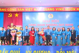 Ban Chấp hành Công đoàn phường Quy Nhơn khóa I ra mắt Đại hội. Ảnh: Hoàng Vũ