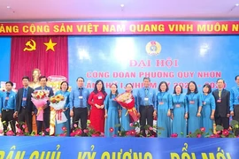 Ban Chấp hành Công đoàn phường Quy Nhơn khóa I ra mắt Đại hội. Ảnh: Hoàng Vũ