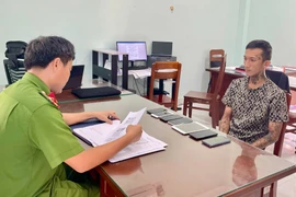 Đối tượng Lê Phước Khải tại cơ quan Công an. Ảnh: NVCC