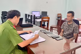 Đối tượng Lê Phước Khải tại cơ quan Công an. Ảnh: NVCC