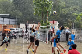 9 đội bóng tranh tài ở Giải bóng chuyền nam Đại hội Thể dục thể thao phường Quy Nhơn Nam.