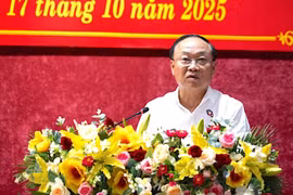 Phát biểu tại Hội nghị Tỉnh ủy Gia Lai lần thứ nhất, nhiệm kỳ 2025-2030, Bí thư Tỉnh ủy Thái Đại Ngọc đề nghị tiếp tục đổi mới, nâng cao chất lượng sinh hoạt chi bộ theo tinh thần Chỉ thị số 50-CT/TW của Ban Bí thư. Ảnh: N.H