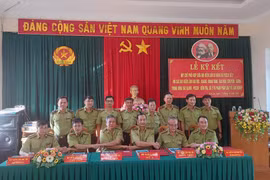 Lãnh đạo các đơn vị ký kết quy chế phối hợp trong quản lý, bảo vệ và PCCCR.