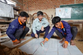 Trường trung học nghề không được dùng cụm từ "phổ thông", "cơ sở"