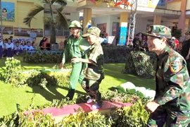 Giáo dục lòng yêu nước cho học sinh từ những hoạt động trải nghiệm nhân ngày 22-12.