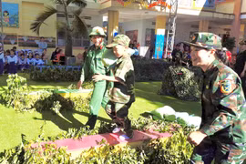 Giáo dục lòng yêu nước cho học sinh từ những hoạt động trải nghiệm nhân ngày 22-12.