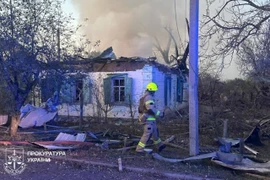 Thiệt hại tại thành phố Lozova do bom lượn mới của Nga gây ra. Ảnh: The Kyiv Independent