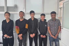 5 đối tượng bị tạm giữ hình sự để làm rõ hành vi tổ chức sử dụng trái phép chất ma túy. Ảnh: ĐVCC